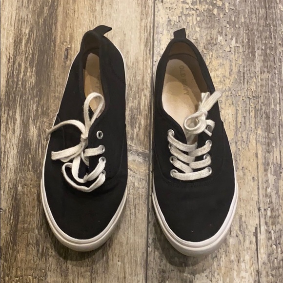 girls navy tennis shoes